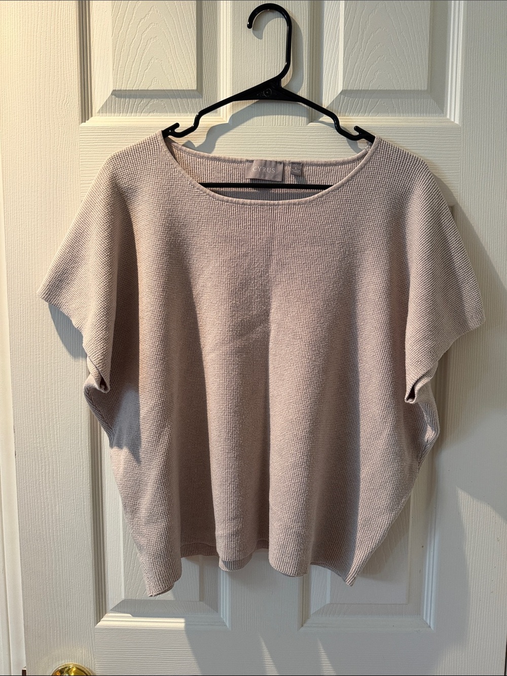 Cyrus Beige women's Knit Short-Sleeve Sweater